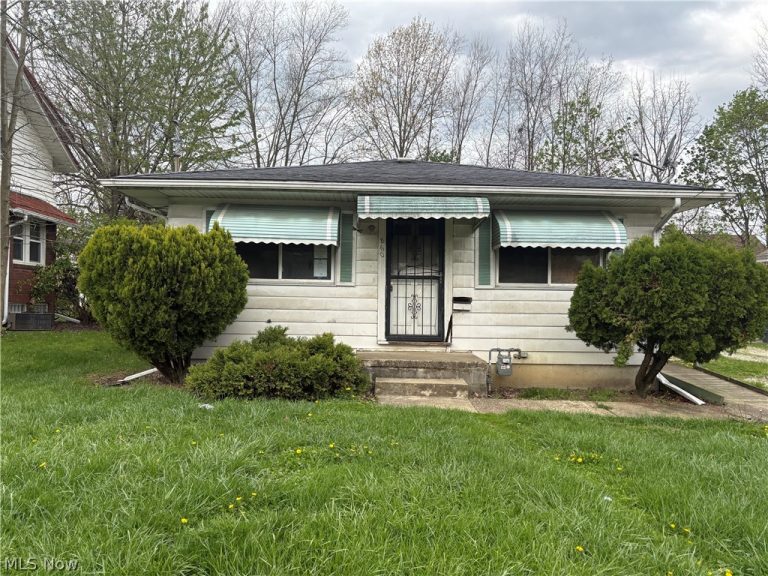 860 Mercer Avenue, Akron, OH - Photo 2