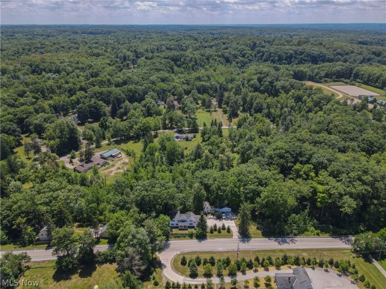 7981 Kinsman Road, Novelty, OH - Photo 2