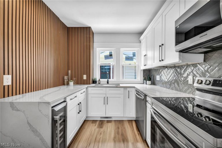 17414 Cannon Avenue, Lakewood, OH - Photo 4