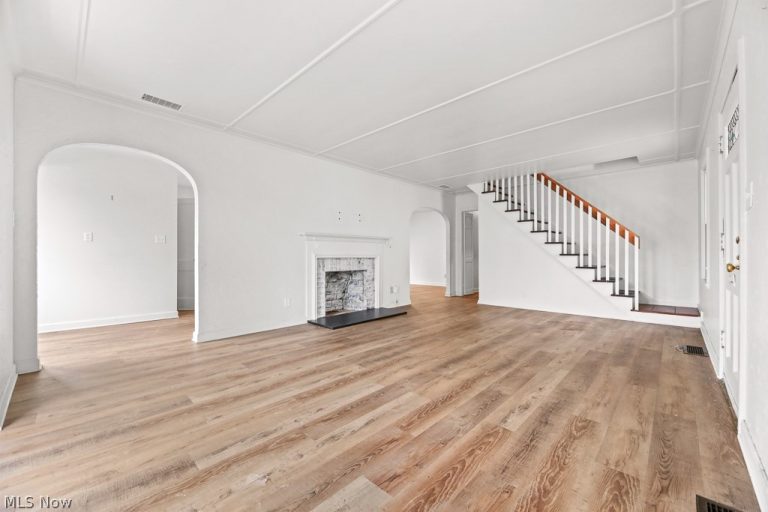 1073 Parkside Drive, Alliance, OH - Photo 6