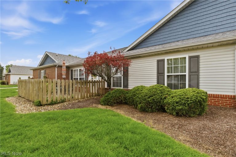 519 Heather Woods Drive, Elyria, OH - Photo 4