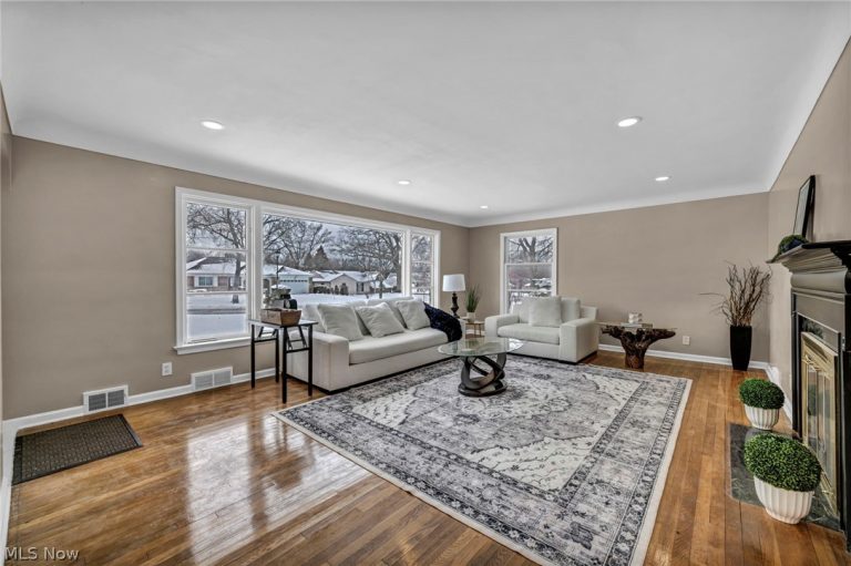 1081 Carver Road, Cleveland Heights, OH - Photo 4