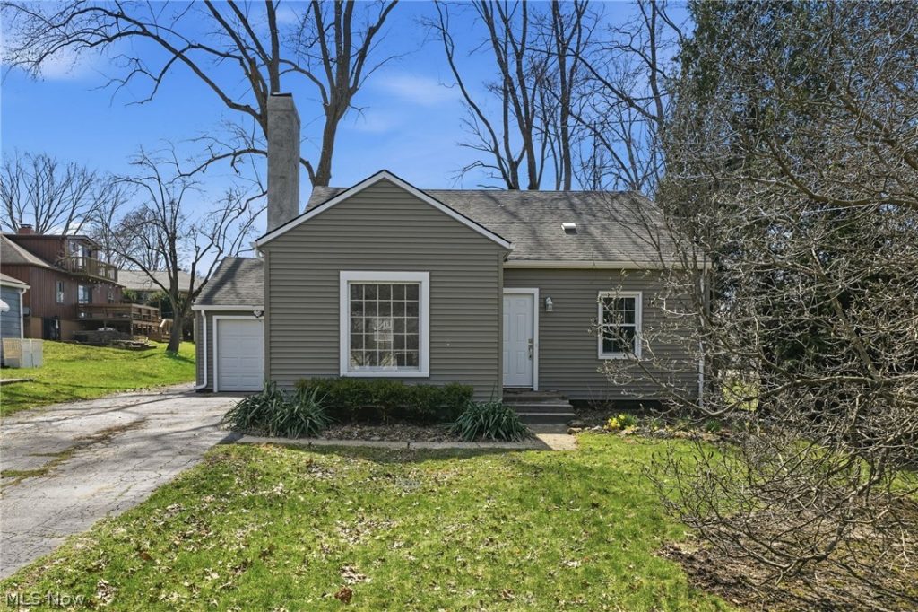 226 Rellim Drive, Kent, OH