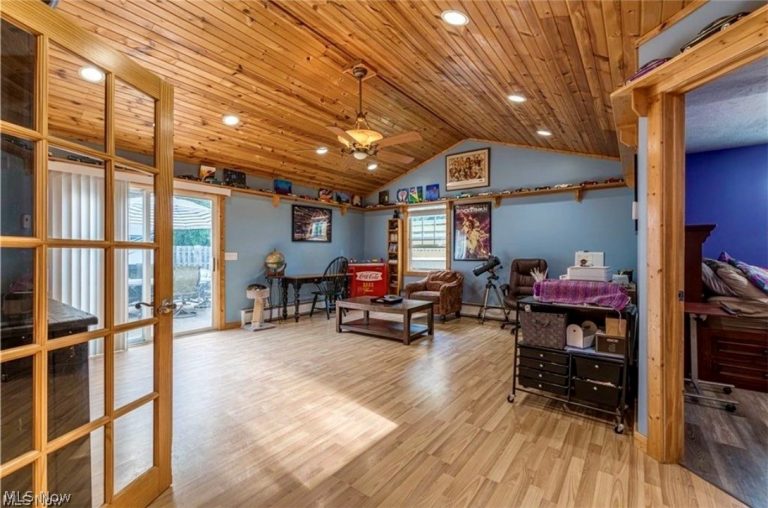 8803 Evergreen Drive, Mentor, OH - Photo 3