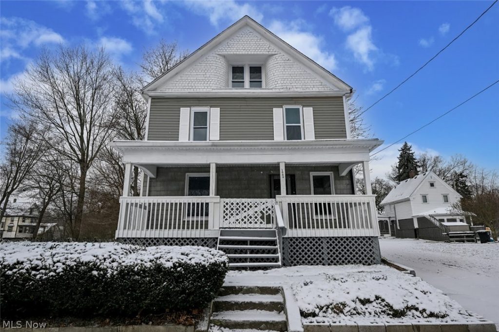 1060 Yale Street, Akron, OH