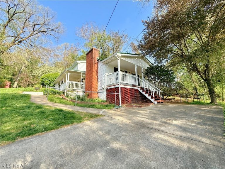 1181 Clement Avenue, Belpre, OH, 45714