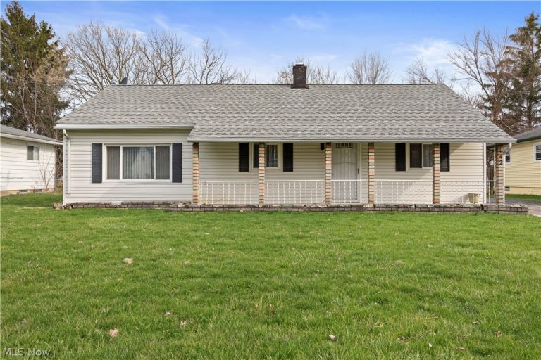 142 Parmely Avenue, Elyria, OH - Photo 2