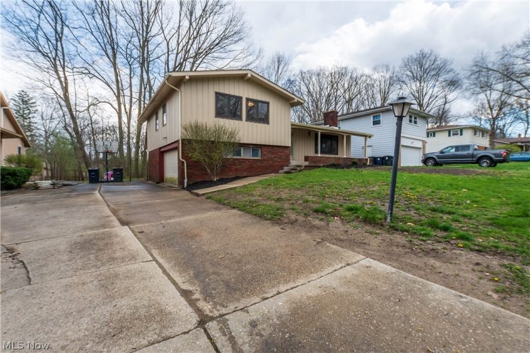 887 Delaware Avenue, Akron, OH - Photo 3