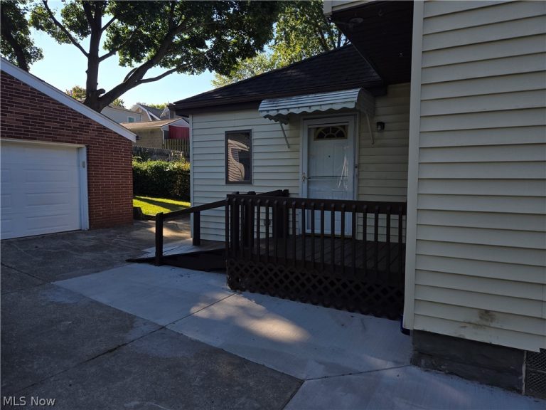 1043 Oakland Avenue, Akron, OH - Photo 3