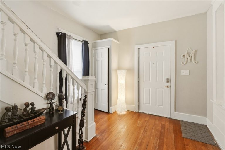 975 Raymond Street, Akron, OH - Photo 5