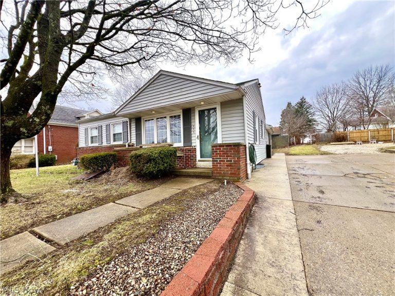 325 Mckinley Avenue, Carrollton, OH - Photo 2