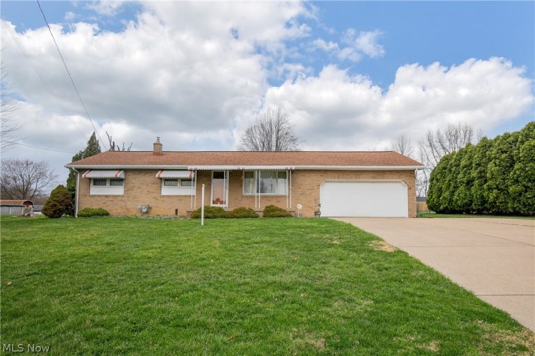 6231 Howland Street, Louisville, OH - Photo 2