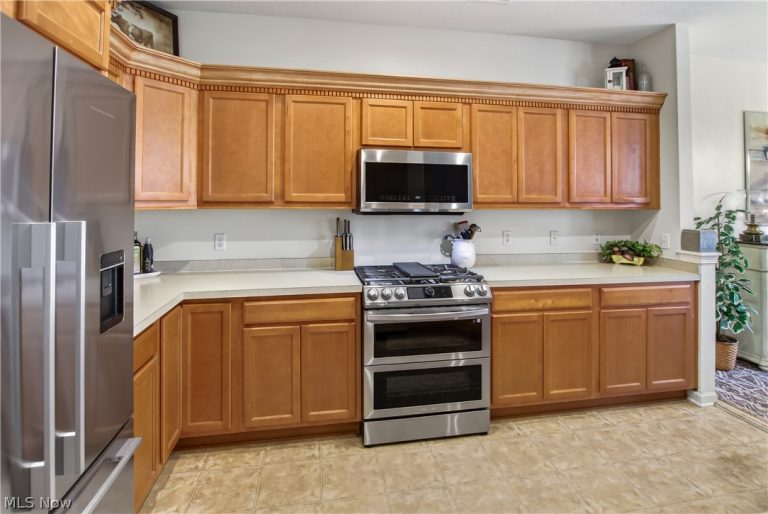 9448 Saw Mill Drive, North Ridgeville, OH - Photo 5