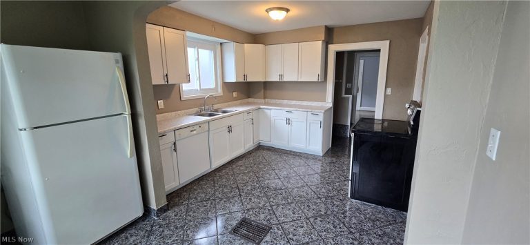 914 Dan Street, Akron, OH - Photo 8