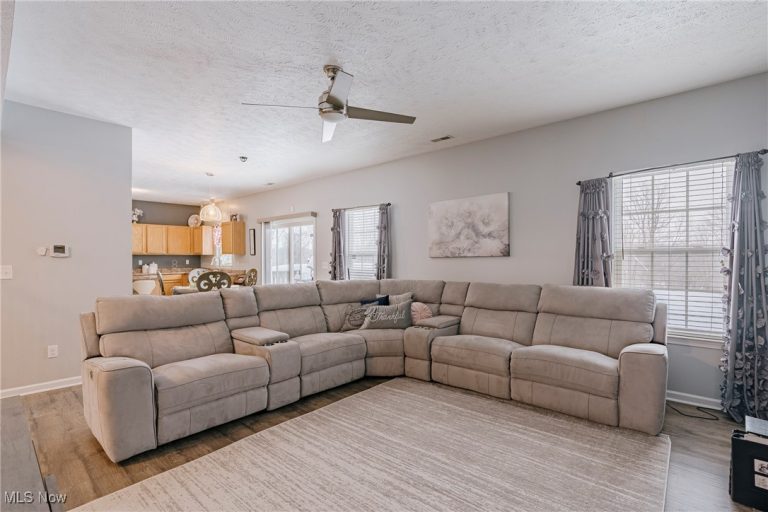 6382 Stonehaven Lane, Bedford Heights, OH - Photo 8