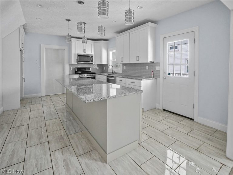 28 Jennette Drive, Youngstown, OH - Photo 5