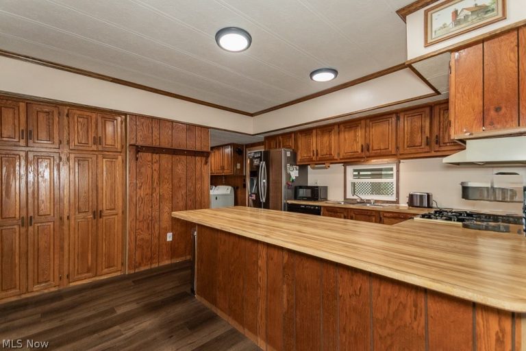 149 Cromwell Drive, Geneva, OH - Photo 2