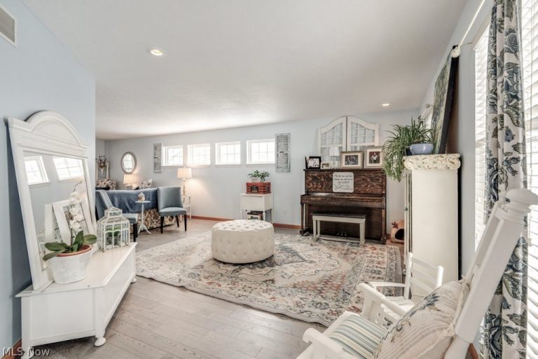 1110 Woodglen Circle, Medina, OH - Photo 8