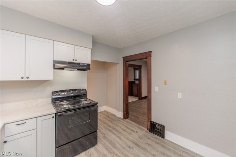 1038 11th Street, Lorain, OH - Photo 8
