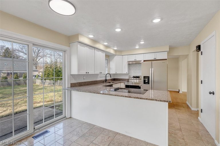 620 Lindford Drive, Bay Village, OH - Photo 2