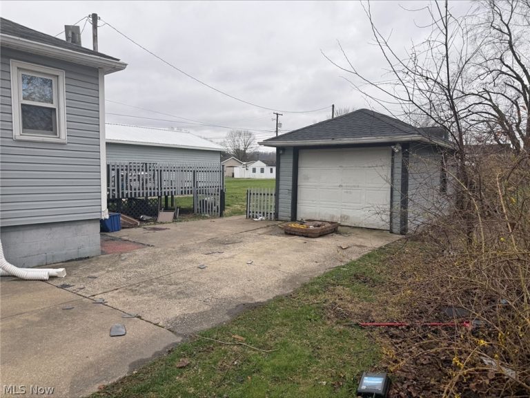 555 Canal Street, Newcomerstown, OH - Photo 3