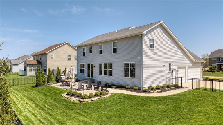 2262 Norton Place, Avon, OH - Photo 3