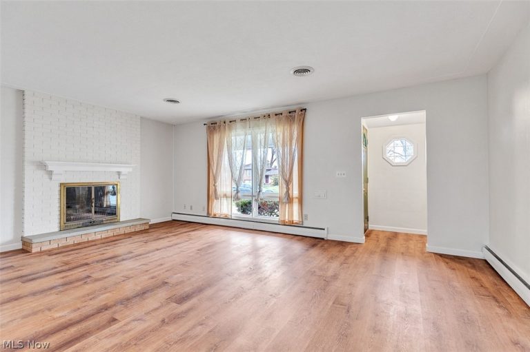 165 Woodhill Drive, Amherst, OH - Photo 3