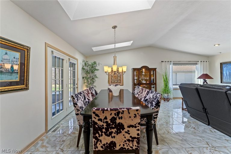 930 Pearson Circle, Boardman, OH - Photo 8