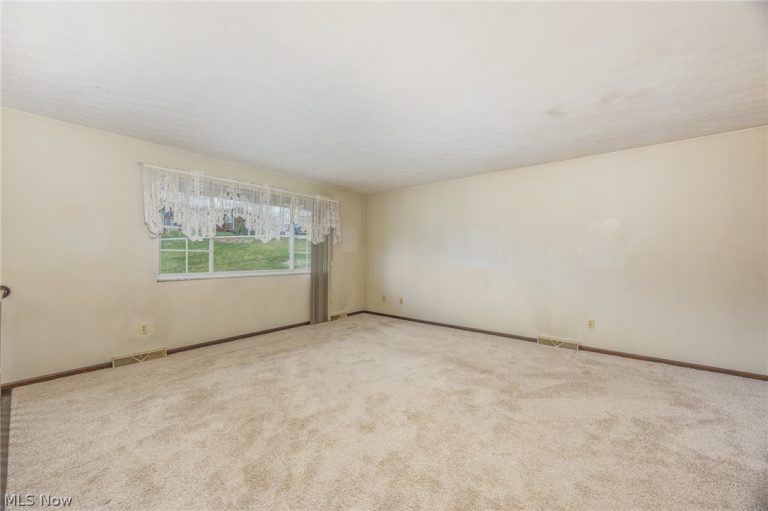 234 Woodlawn Avenue, Belpre, OH - Photo 6