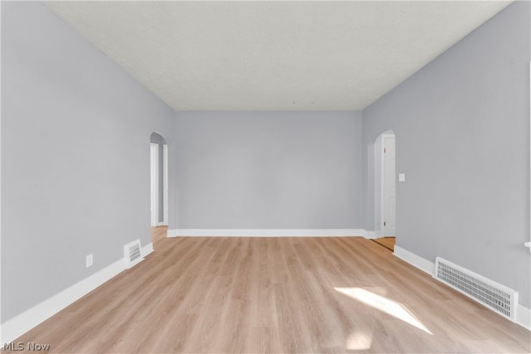 9520 Highland Avenue, Garfield Heights, OH - Photo 4