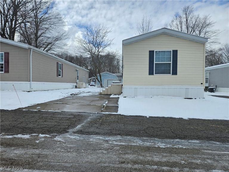 202 Main Road #93, Conneaut, OH - Photo 3