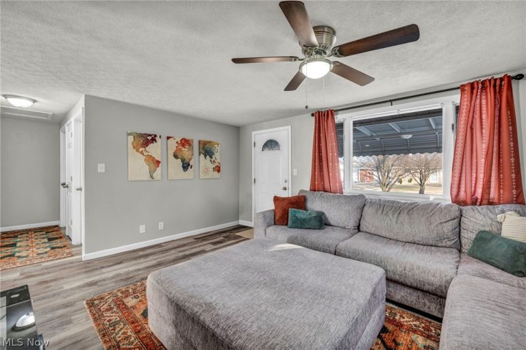 6386 Sandfield Drive, Brook Park, OH - Photo 4