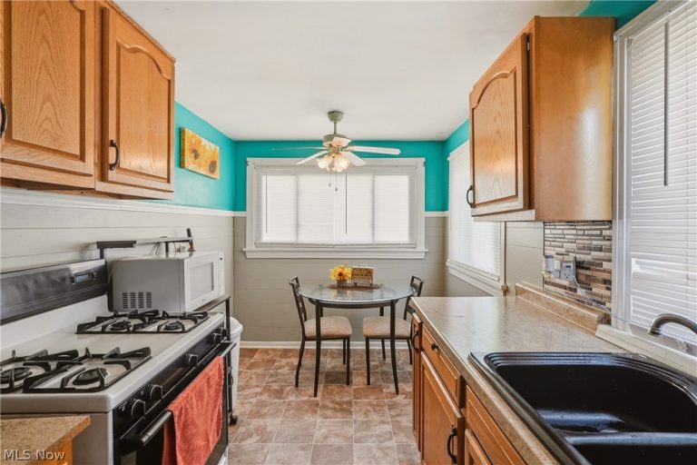 2743 Lincoln Way, Massillon, OH - Photo 8