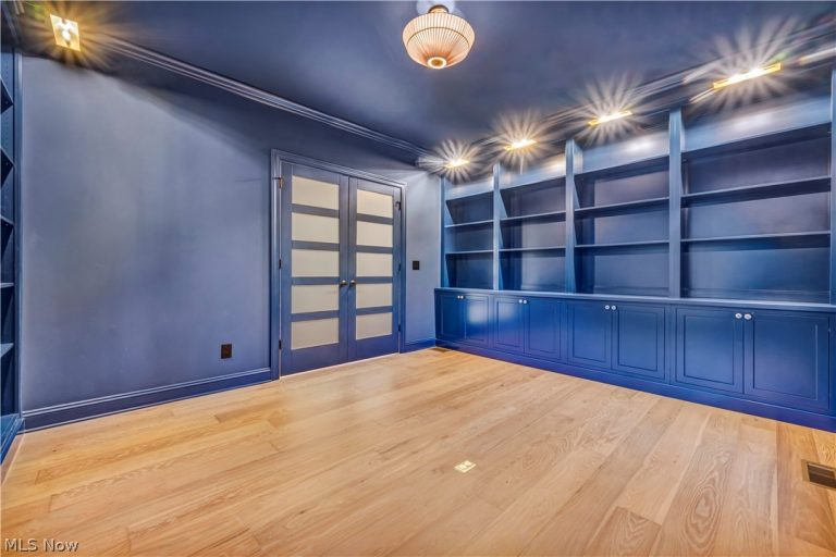 690 Club Drive, Aurora, OH - Photo 8