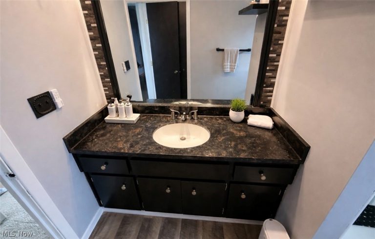 350 Panorama Drive, Seven Hills, OH - Photo 8