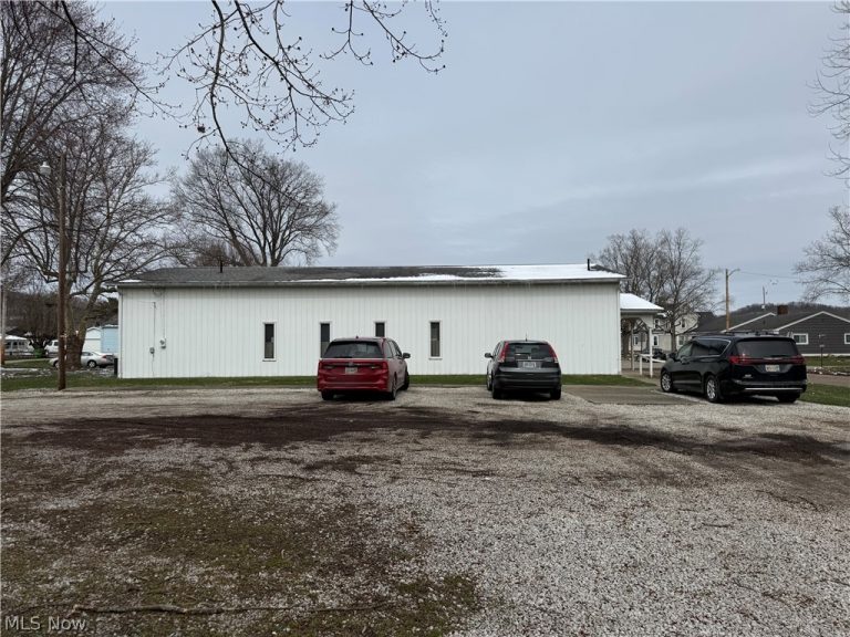638 Parrish Street, Uhrichsville, OH - Photo 2
