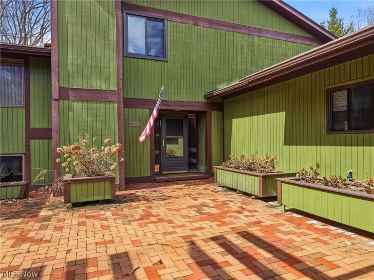 17650 Walnut Trail, Chagrin Falls, OH - Photo 3