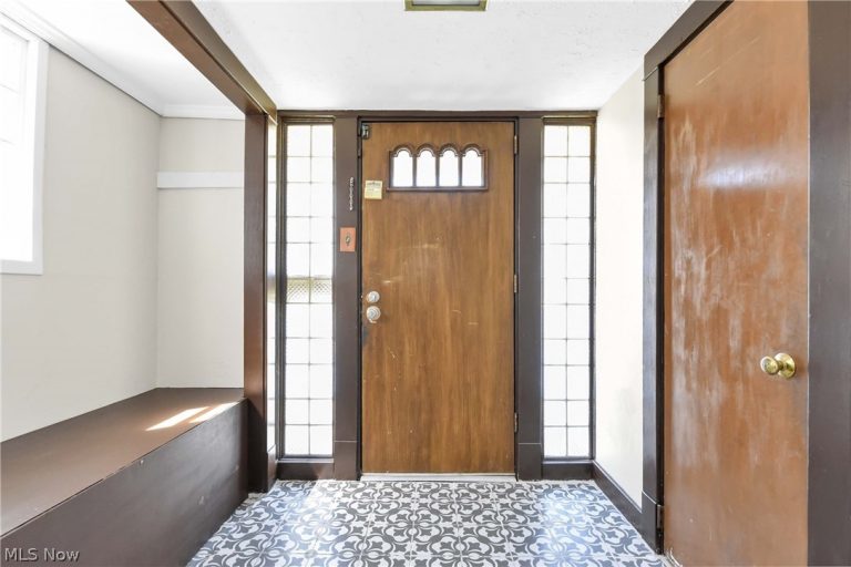 2037 Bunts Road, Lakewood, OH - Photo 6