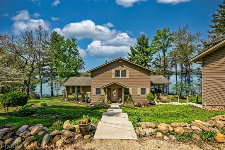 2873 Lodge Road, Sherrodsville, OH, 44675