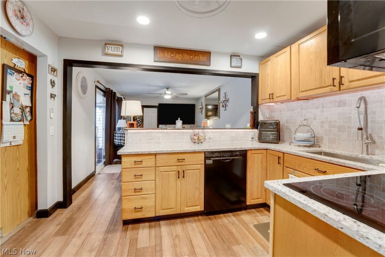 13 Meadowlawn Drive ##2, Mentor, OH - Photo 6