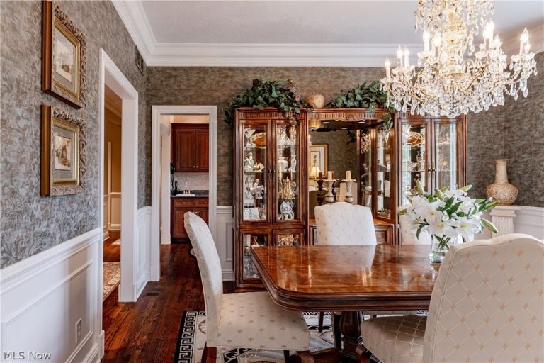 16770 Staffordshire Court, Chagrin Falls, OH - Photo 5