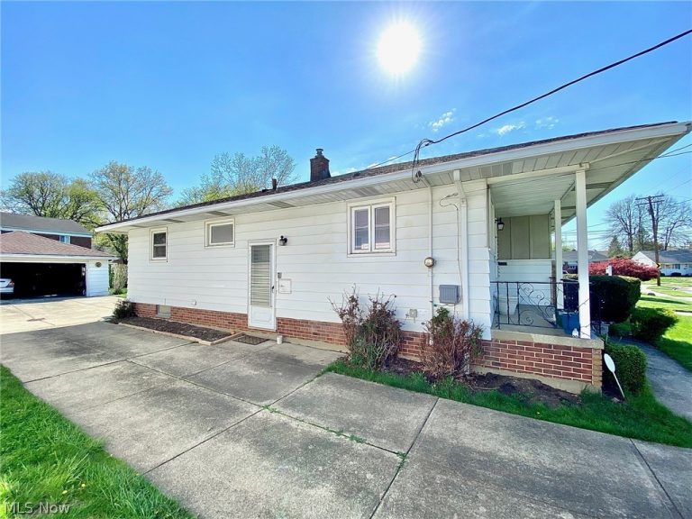 24350 Stephen Avenue, Euclid, OH - Photo 4