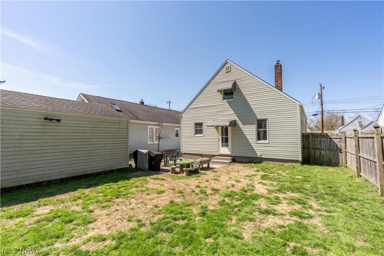 559 Essex Street, Akron, OH - Photo 3