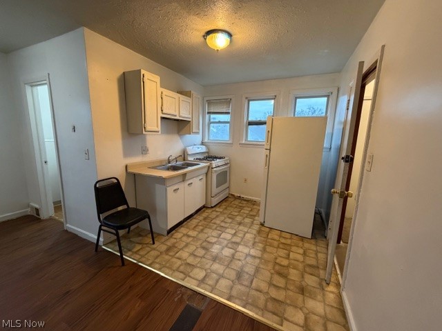 4885 Turney Road, Cleveland, OH - Photo 5