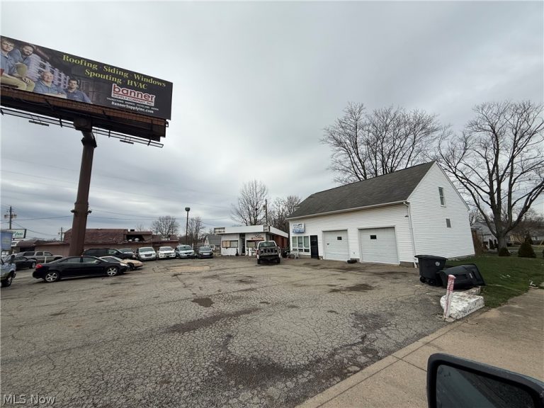 3345 Youngstown Road, Warren, OH - Photo 2