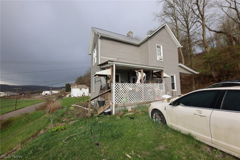 1016 Collins Memorial Drive, Chester, WV - Photo 3