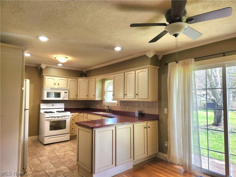 7068 Woodell Avenue, Canton, OH - Photo 4