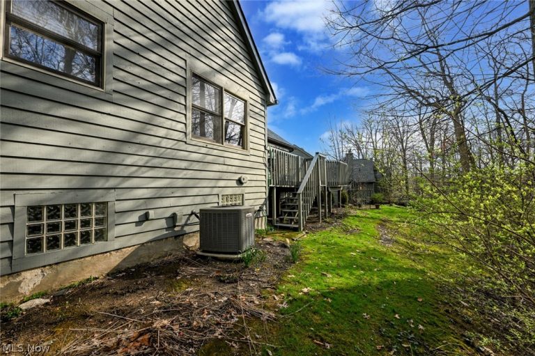 9096 Woodcrest Drive, Brecksville, OH - Photo 6