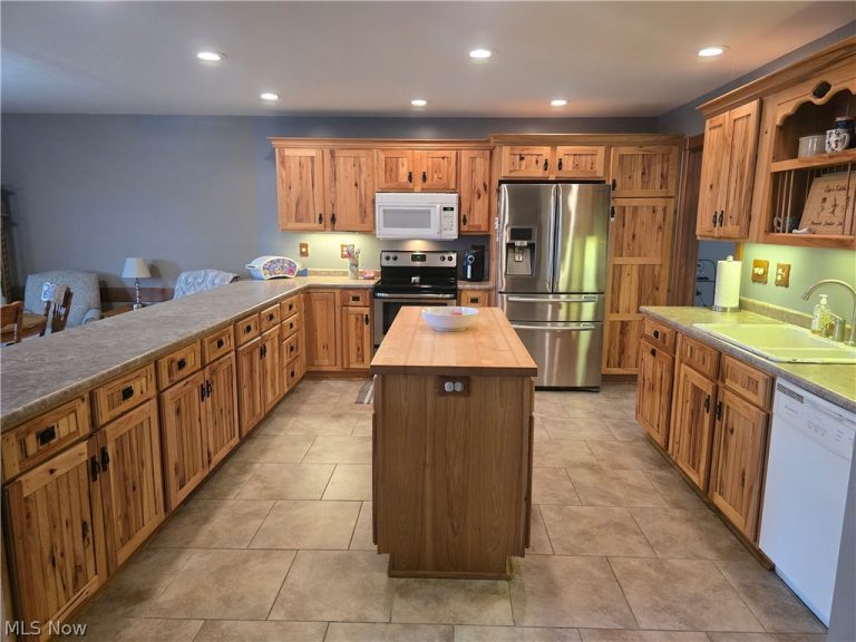 1865 Cassingham Hollow Drive, Coshocton, OH - Photo 4