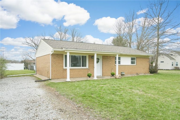 332 River Road, Munroe Falls, OH - Photo 2